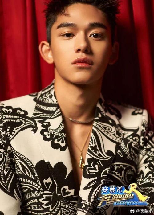 黄旭熙最新爆料九个小时,揭秘娱乐圈幕后真相  第1张